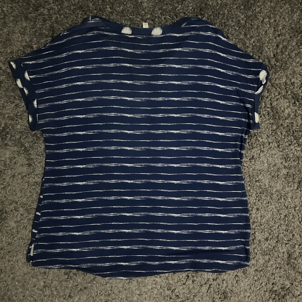 Blue And White Live Sport By Liz Claiborne V-Neck T-Shirt Size Large - Picture 6 of 6